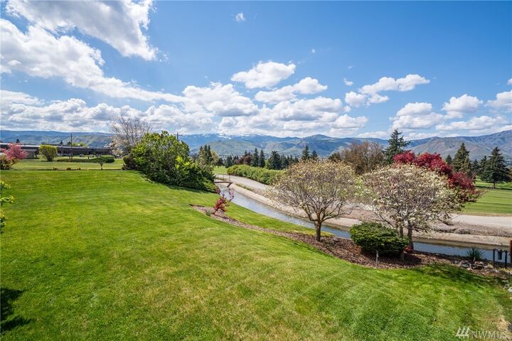 Property Photo:  1716 Country Club Dr  WA 98802