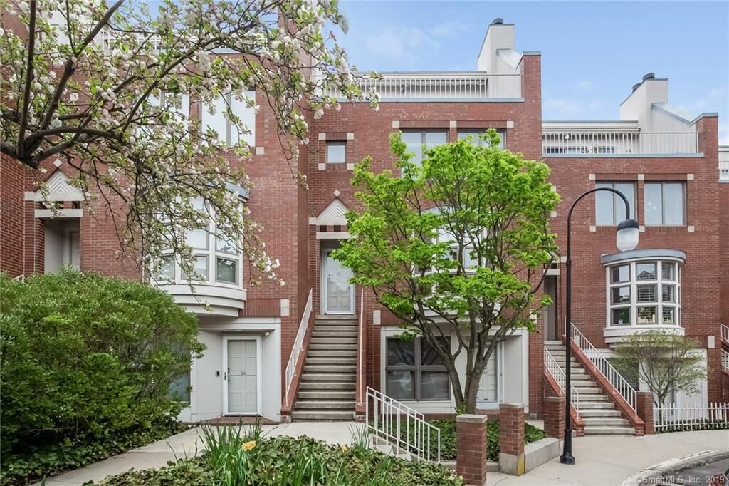 Property Photo:  32 Temple Court E4  CT 06511 