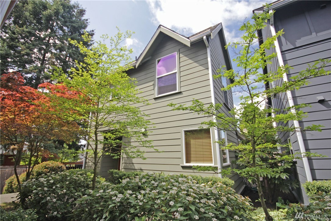 Property Photo:  1813 S King St  WA 98144 