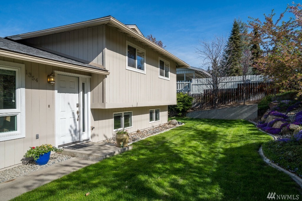 Property Photo: 1354 Terrace Ct WA 98802