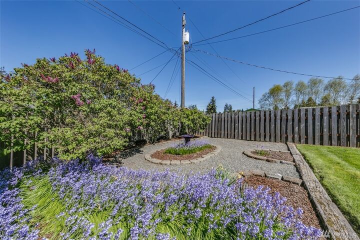 Property Photo: 1511 W Eleventh St WA 98363