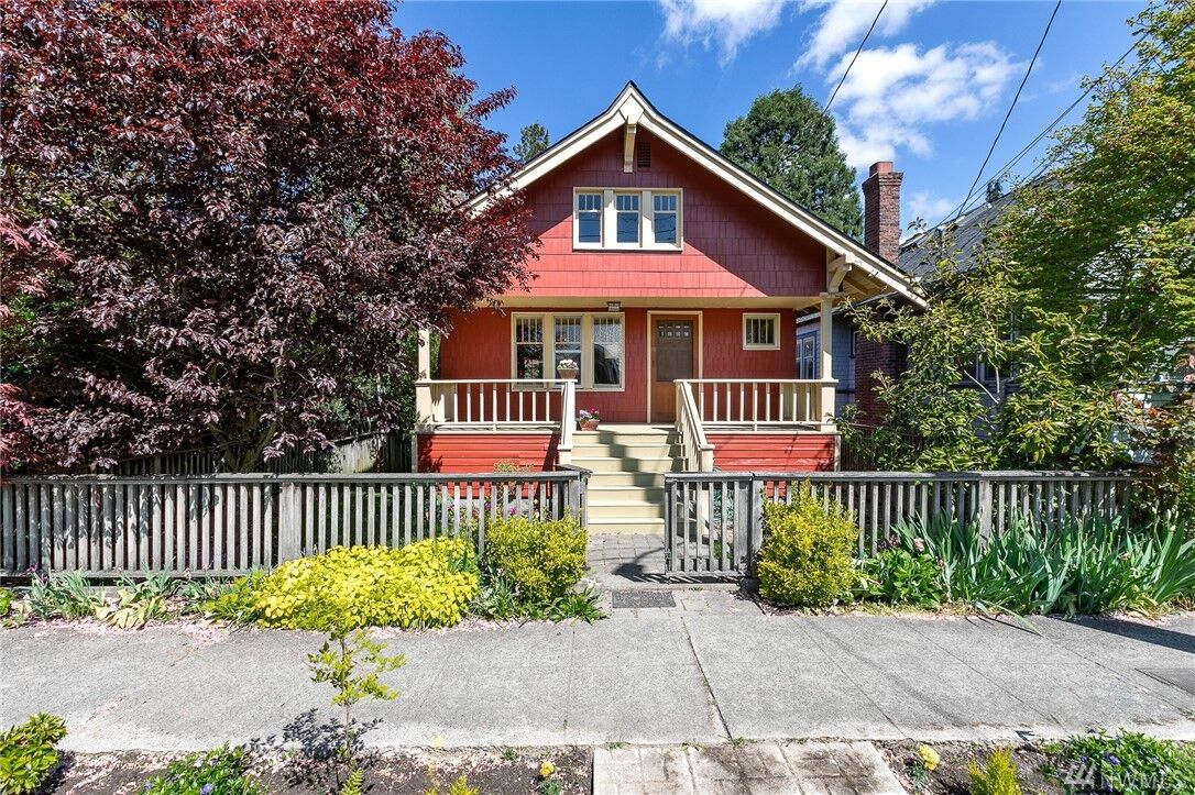 Property Photo:  832 NE 57th Street  WA 98105 