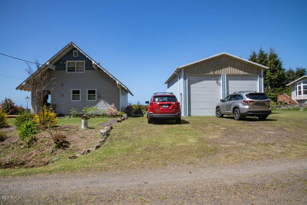 Property Photo:  143-153 S Wells Drive  OR 97367 