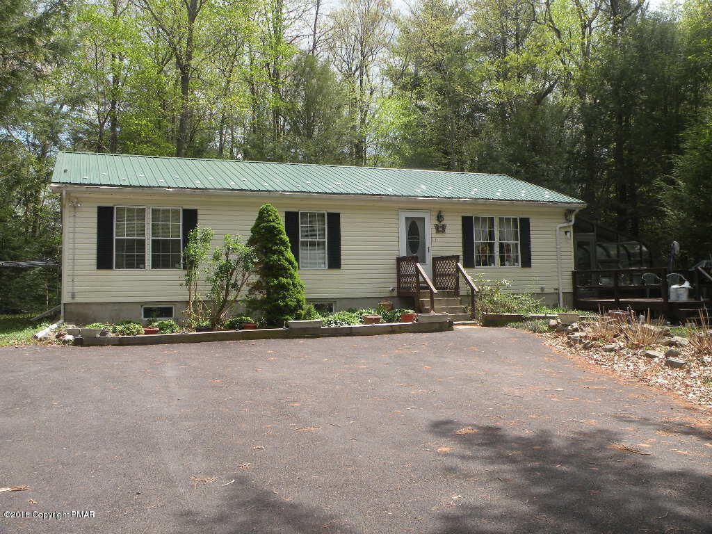 Property Photo: 17 Smith Circle PA 18229