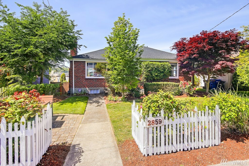 2859 13th Ave W  Seattle WA 98119 photo