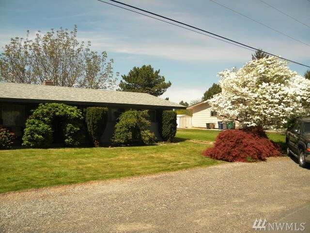 Property Photo: 202 S Iowa Ave WA 98802