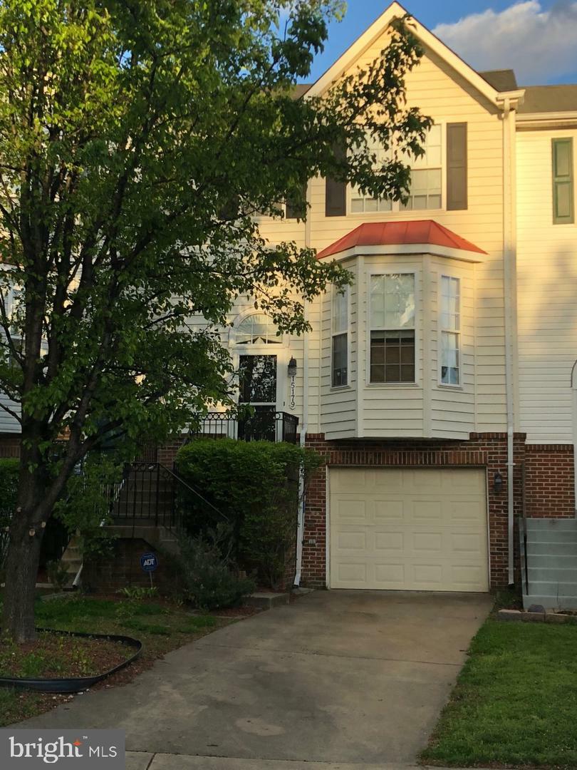 Property Photo: 15179 Brazil Circle VA 22193