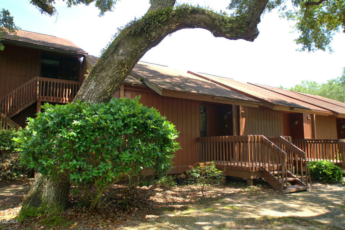 Property Photo:  112 Lakeside Villa  MS 39525 