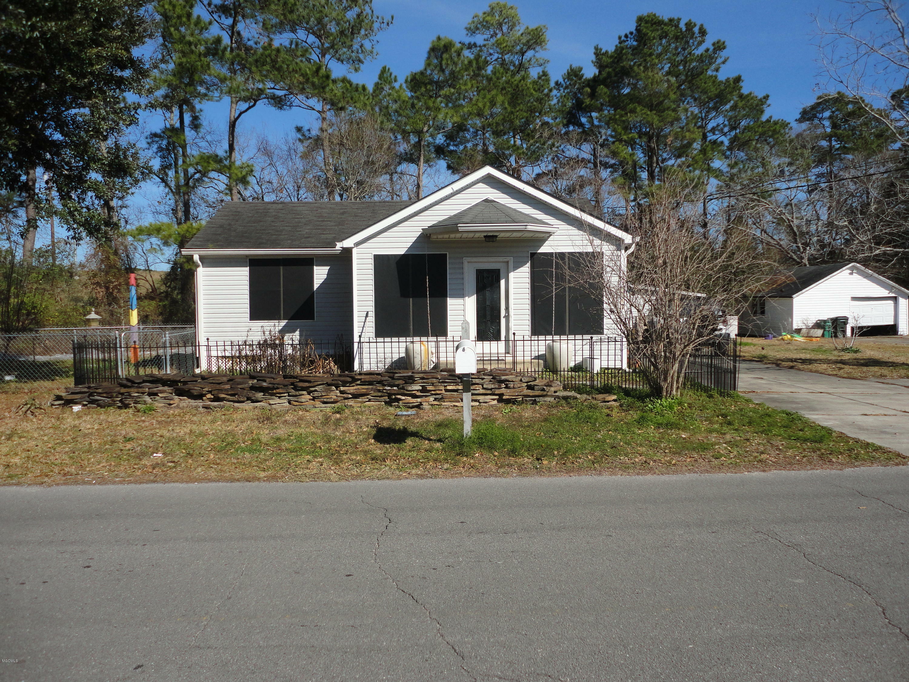 Property Photo:  4017 Jamestown Road  MS 39563 