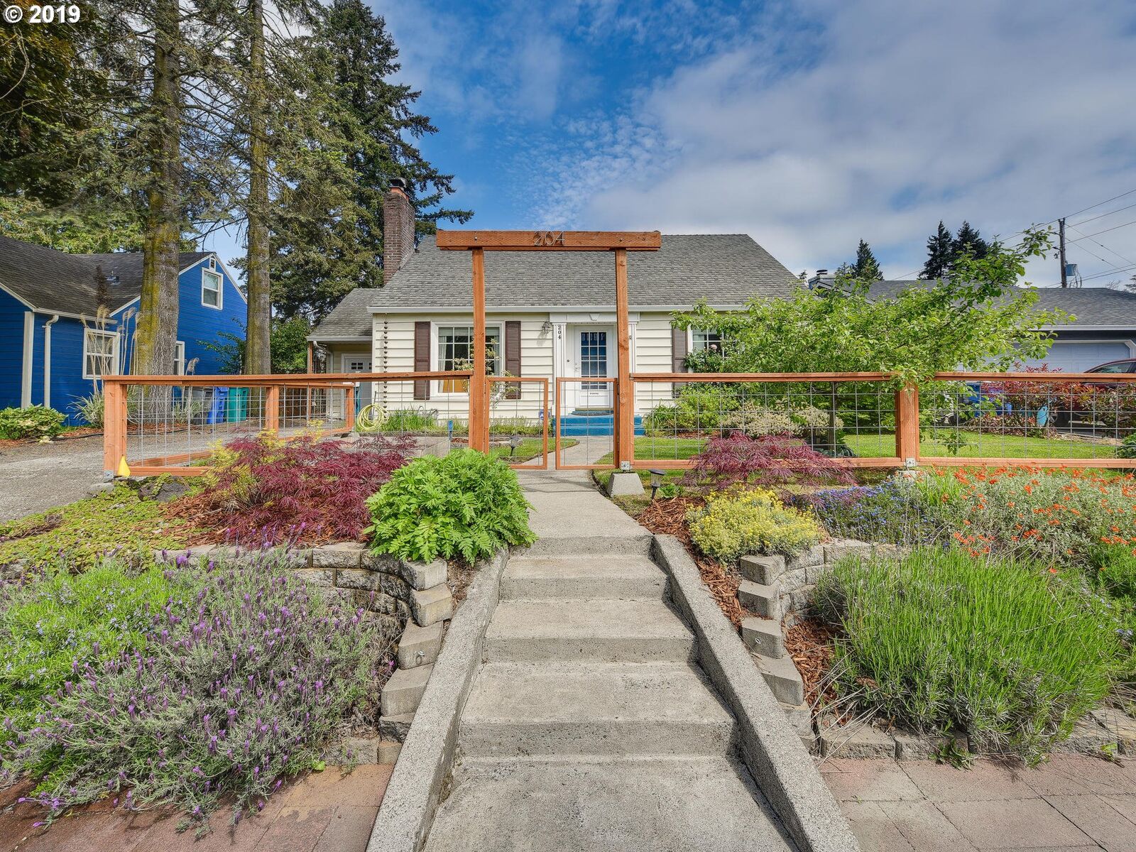 Property Photo: 204 NW 45th St WA 98660