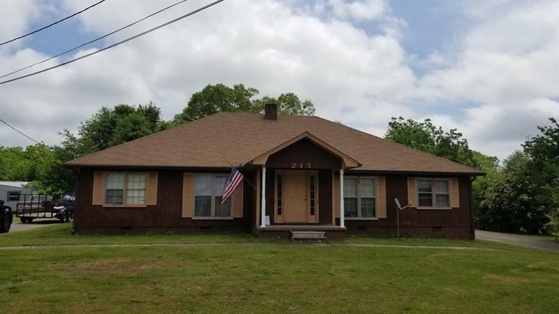 Property Photo: 213 Poplar Street 30108