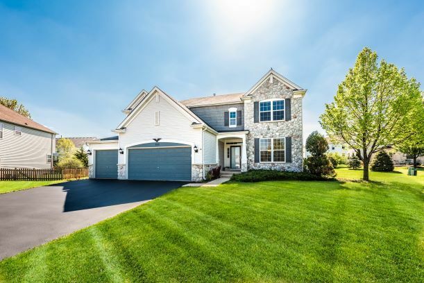 Property Photo:  355 Forest Trail  IL 60177 