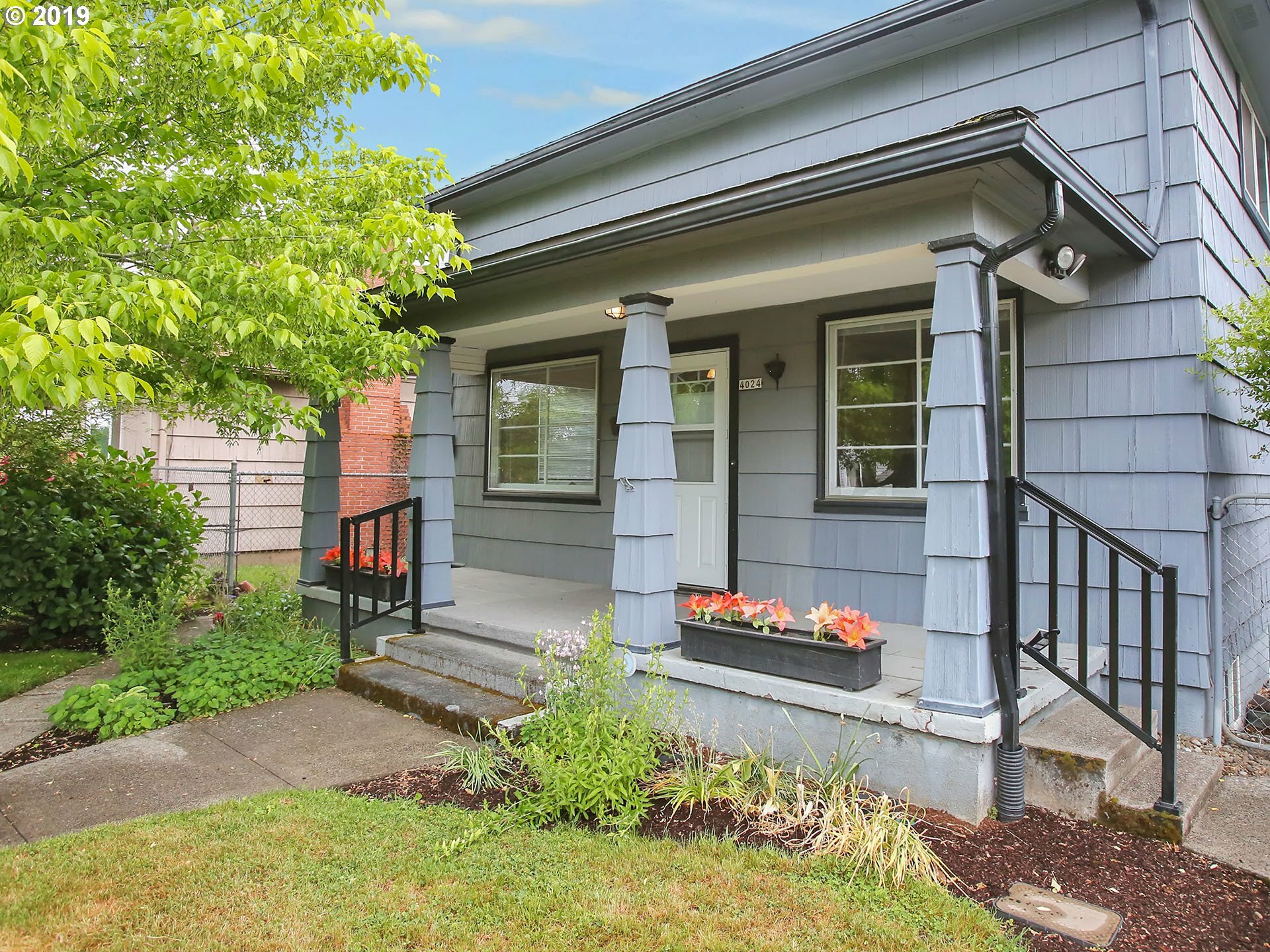 Property Photo:  4024 SE 65th Ave  OR 97206 