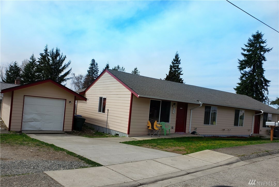 Property Photo: 423 Willow St WA 98310