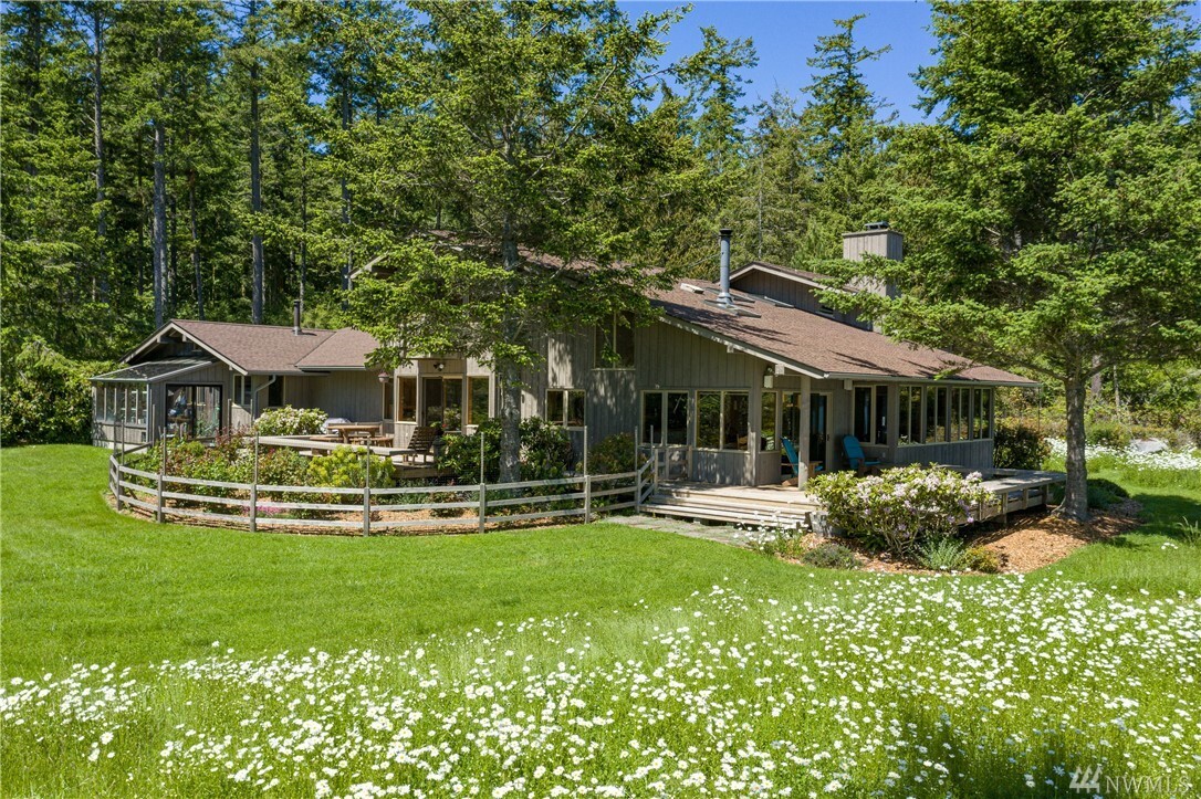 Property Photo: 2089 Bakerview Rd WA 98261