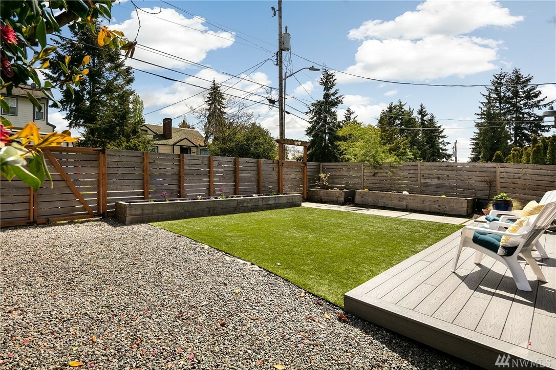 Property Photo:  10025 Ashworth Ave N  WA 98133 