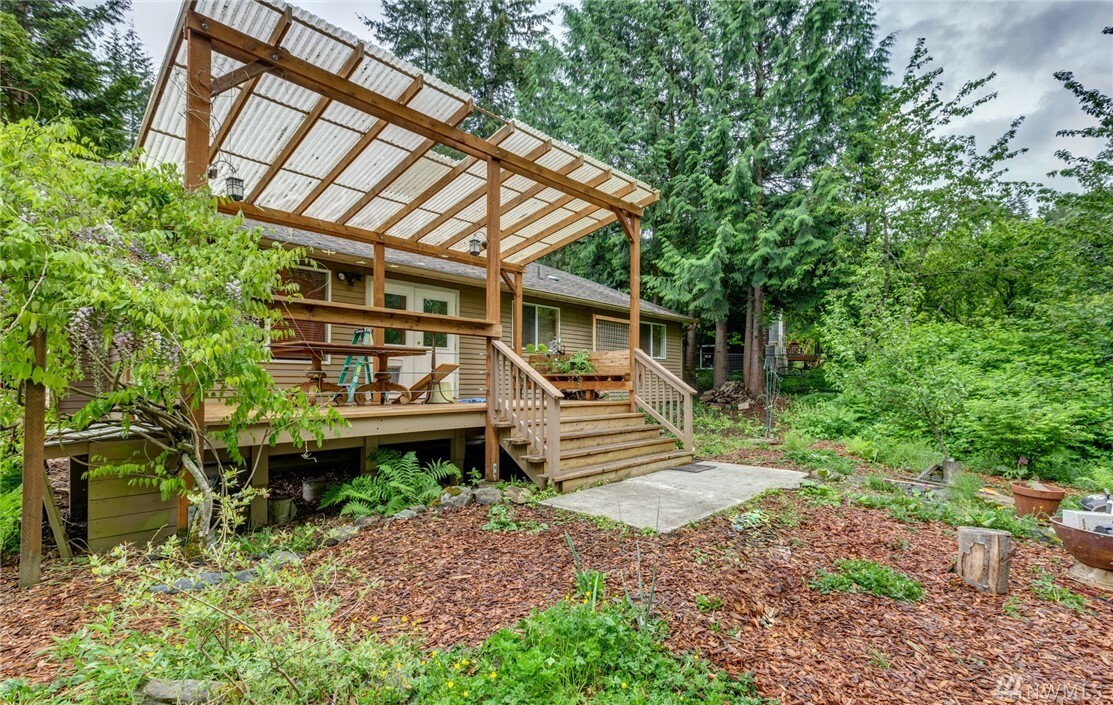 Property Photo:  903 Yew St  WA 98229 