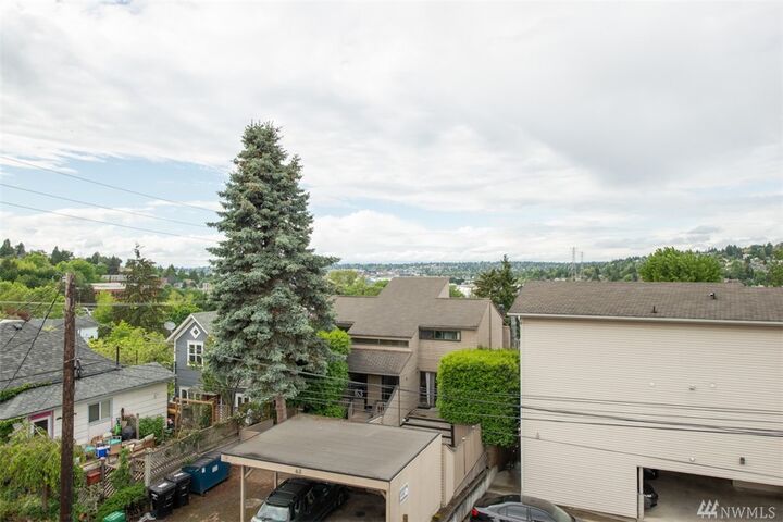 Property Photo:  150 W Florentia St B  WA 98119 