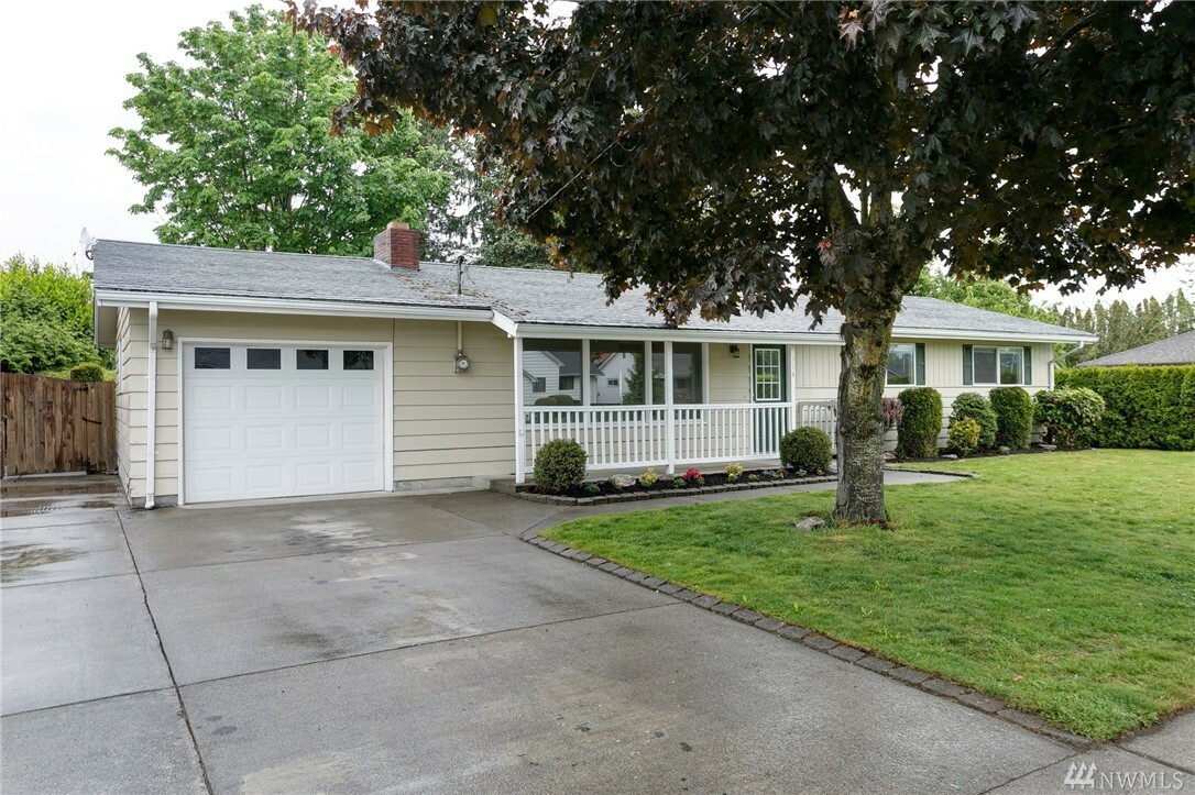 Property Photo:  314 1st St  WA 98295 