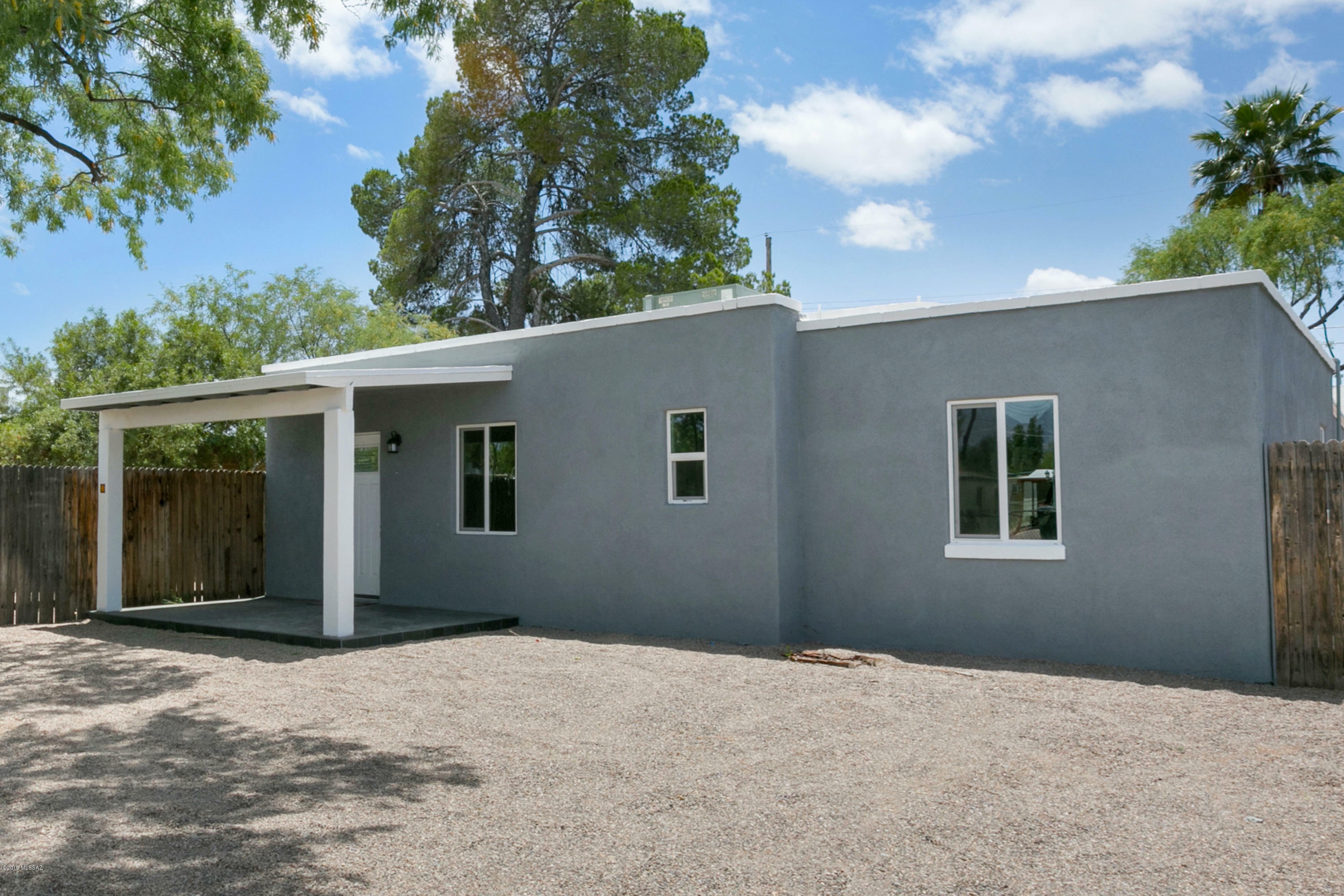 Property Photo: 4048 E Santa Barbara Avenue AZ 85711