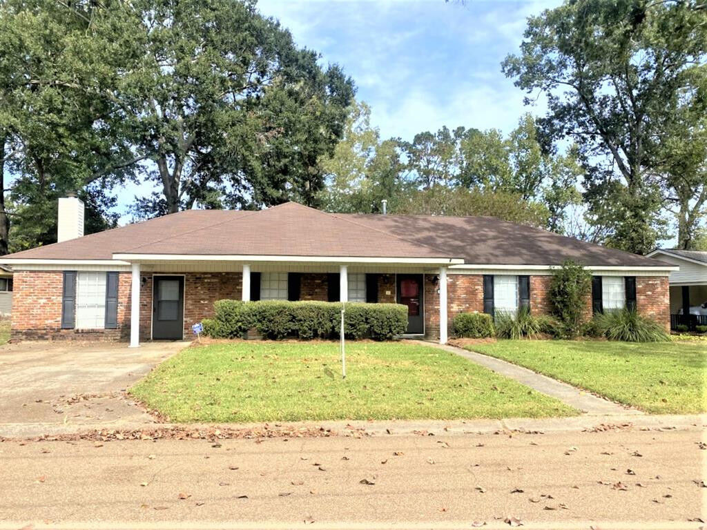 Property Photo:  425 Pinecrest Circle  MS 39560 