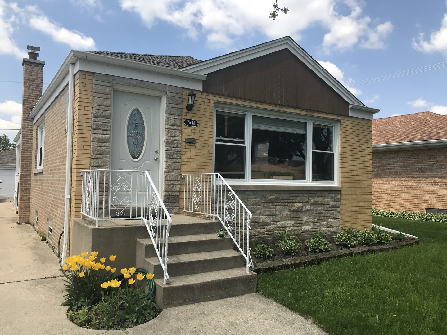Property Photo: 7538 North Odell Avenue IL 60631