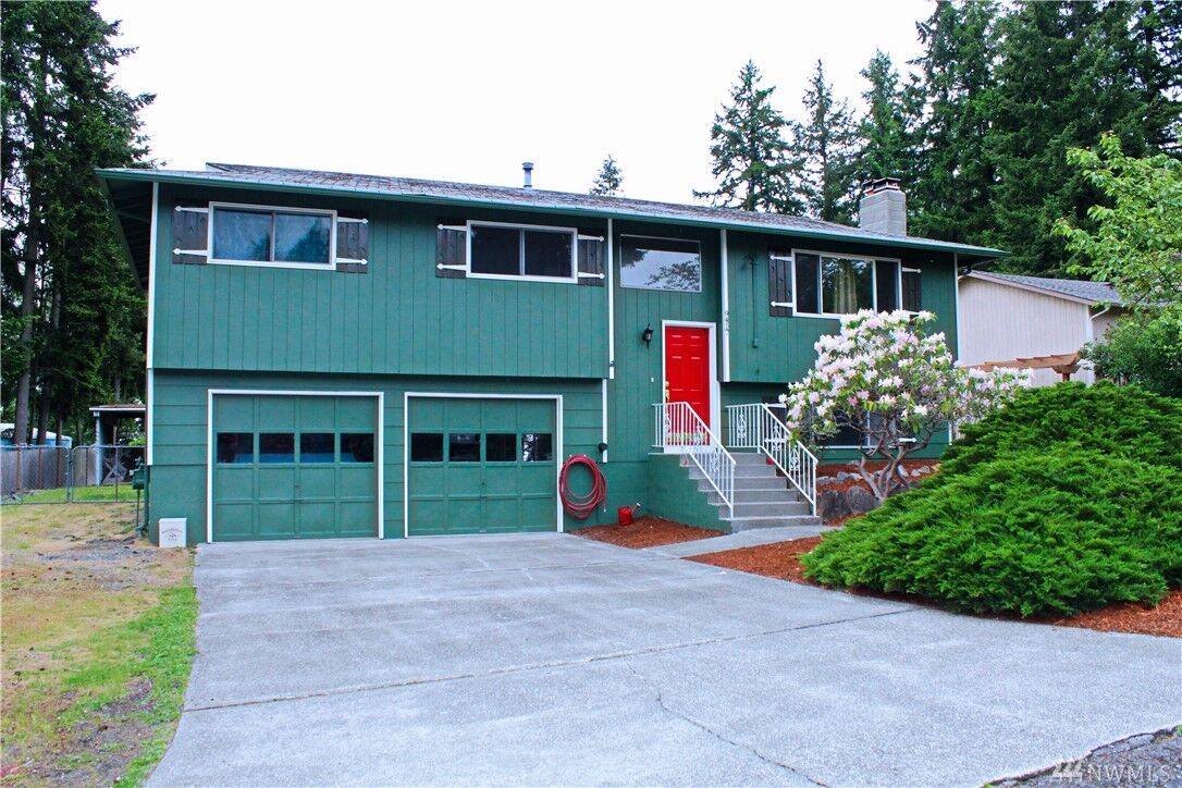 Property Photo:  9417  117th Street E  WA 98373 