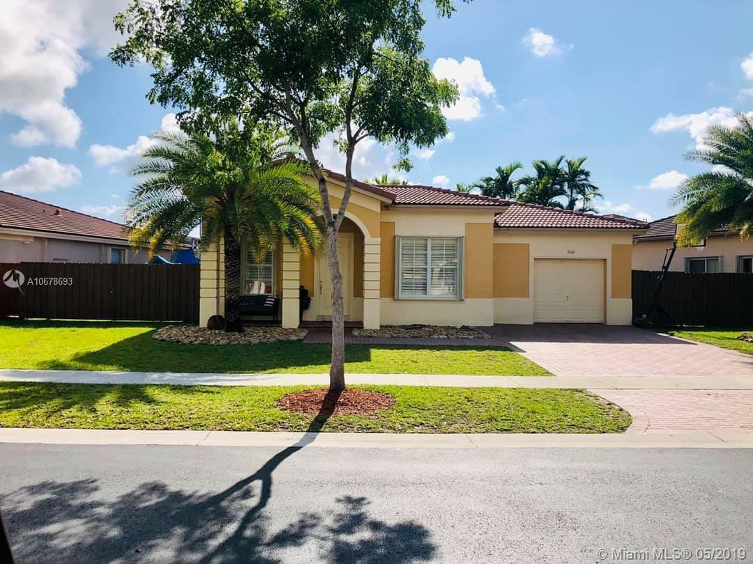 Property Photo: 2101 NE 39th Ter FL 33033