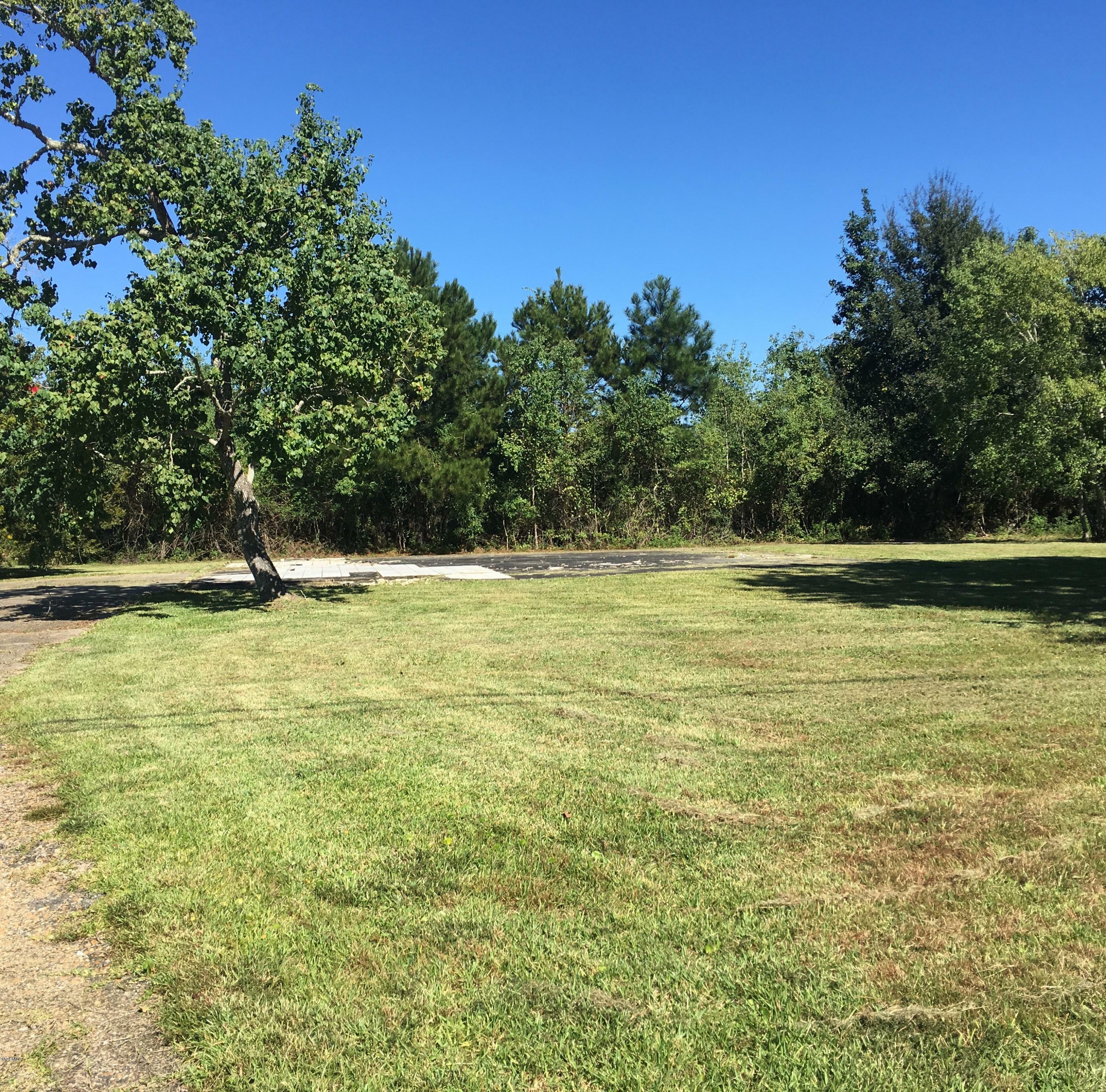 Property Photo:  112 Lafitte Drive  MS 39576 