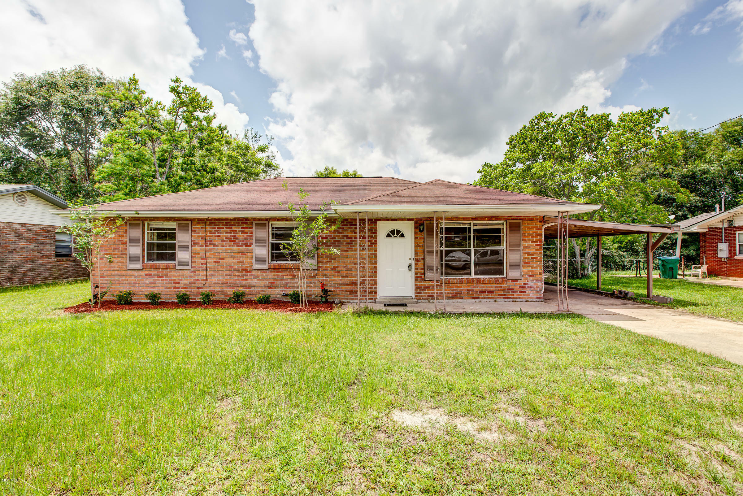 Property Photo:  411 N Wilson Boulevard  MS 39503 