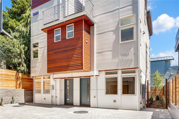 3940 B 1st Ave NE  Seattle WA 98105 photo