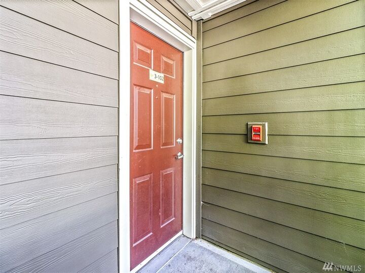 Property Photo:  300 N 130th St 3102  WA 98133 