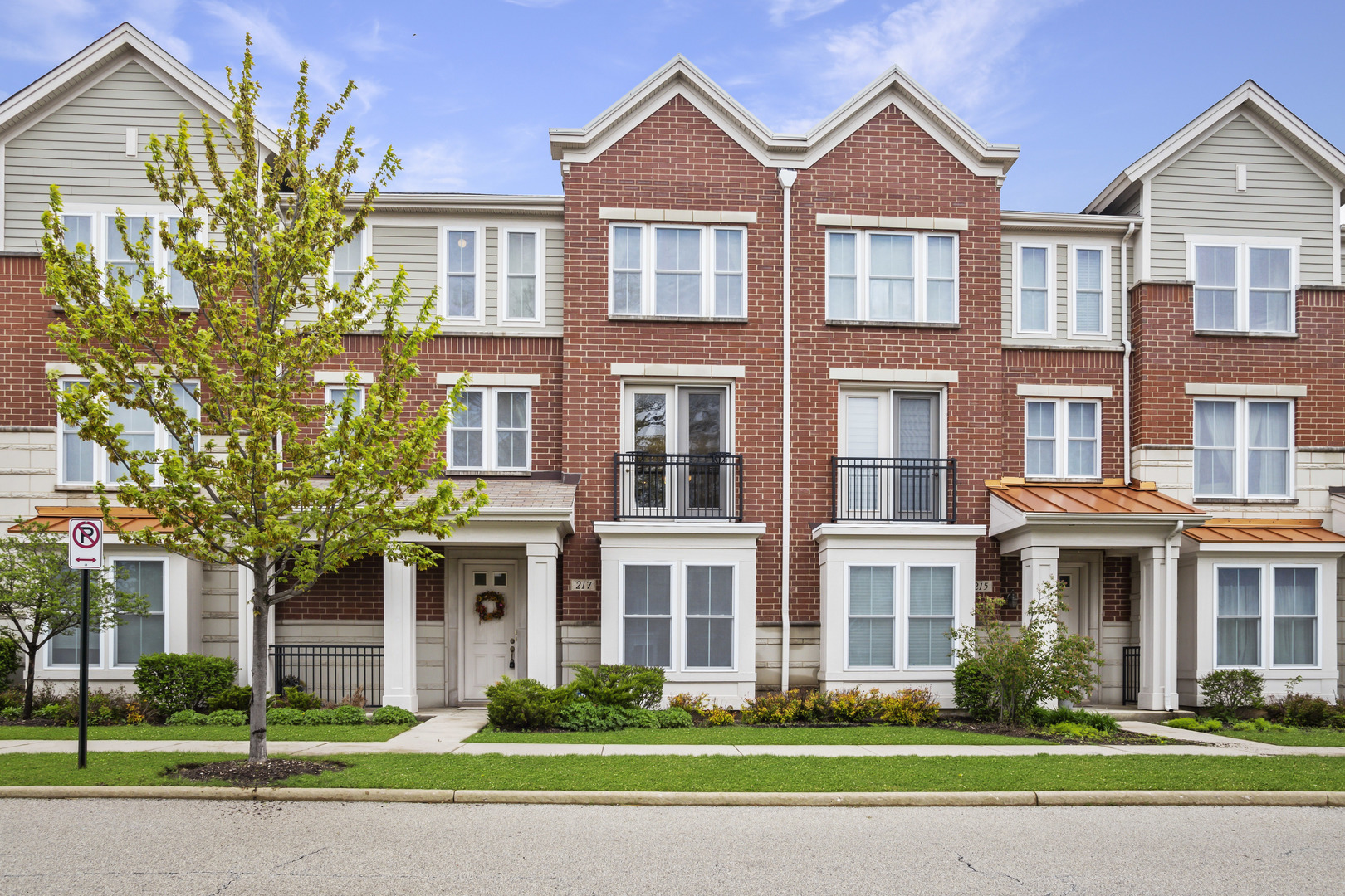 Property Photo:  217 West Hyde Street 7-2  IL 60005 
