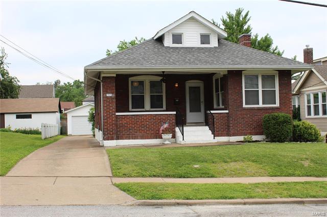 Property Photo: 7402 Lyndover Place 63143