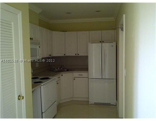Property Photo: 2424 SE 17th St 303 B FL 33316