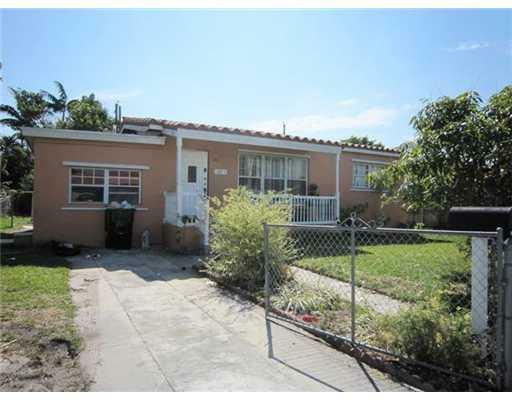 Property Photo: 16931 NE 5 Ct FL 33162