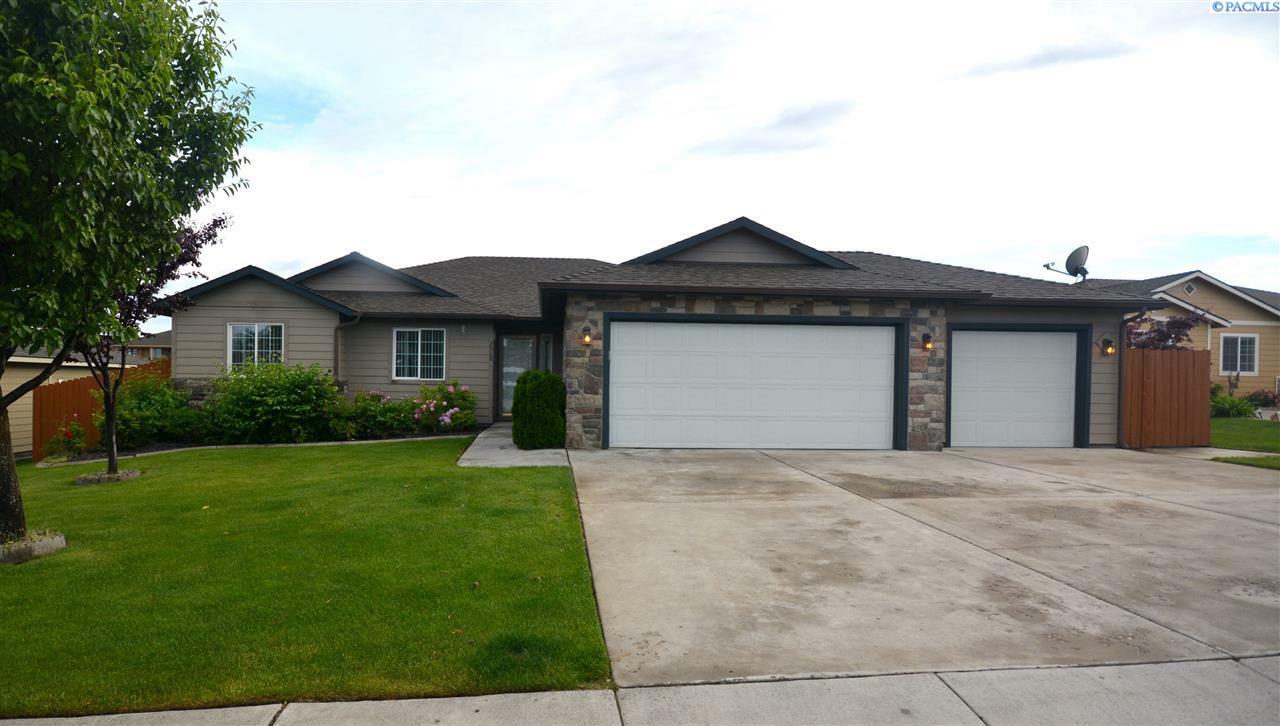 Property Photo:  2968 Sawgrass Loop  WA 99354 