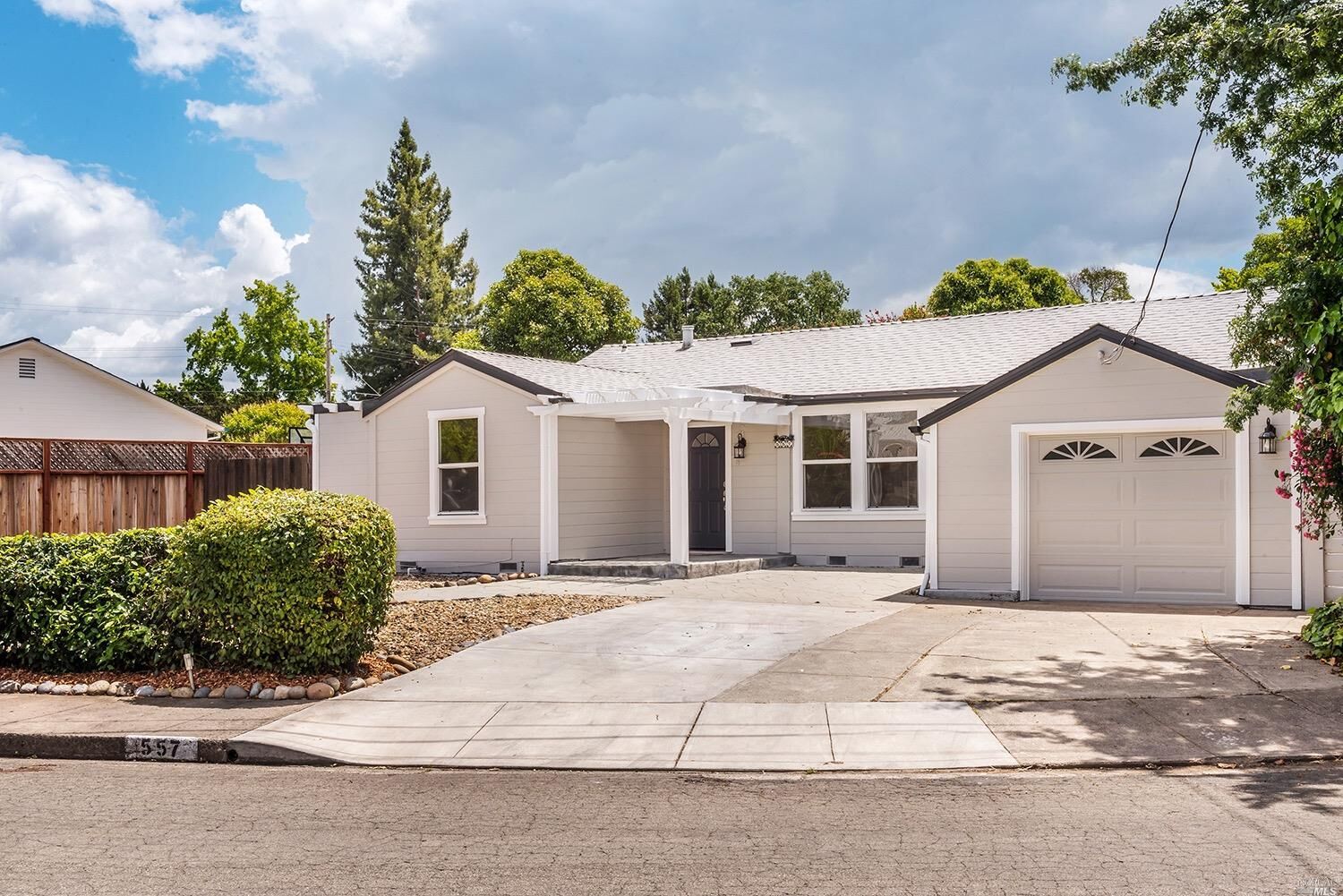 Property Photo: 557 Lewrosa Way CA 95404