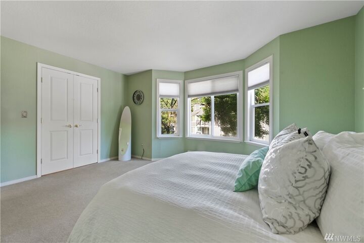 Property Photo: 4200 Factoria Blvd SE B18 WA 98006