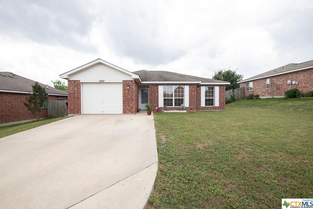 Property Photo: 507 E Young Avenue TX 76501