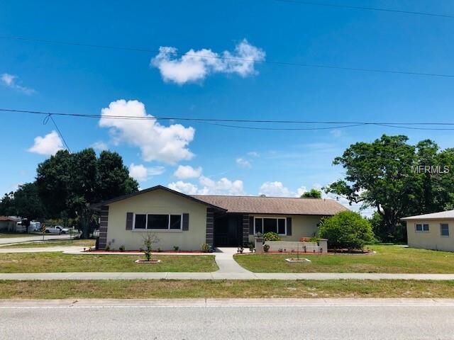 Property Photo: 521 Briarwood Road FL 34293