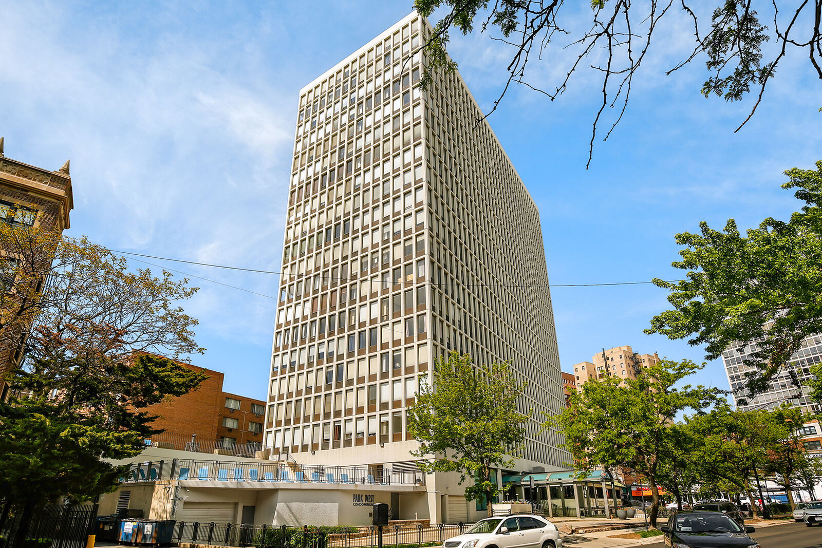 Property Photo: 444 W Fullerton Parkway 802 IL 60614