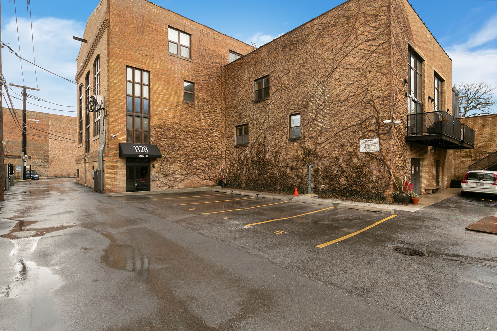 Property Photo:  1128 W Ardmore Avenue 4  IL 60660 