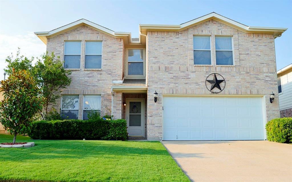 Property Photo: 1056 Silver Spur Lane TX 76179