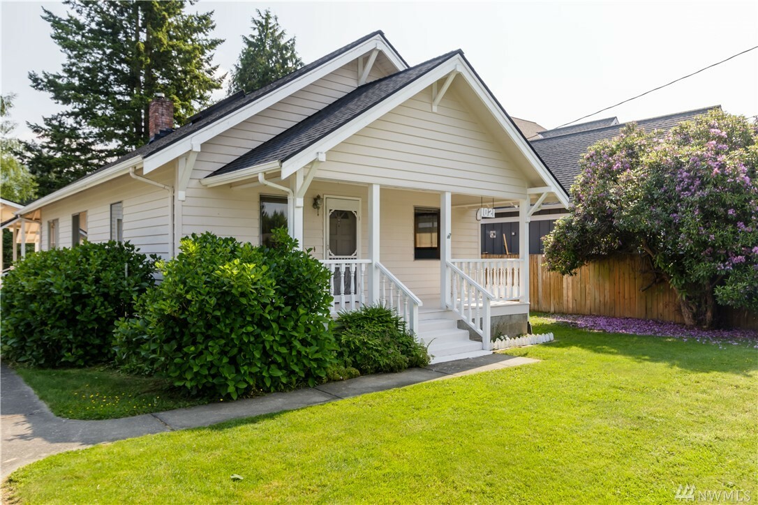 Property Photo:  1021 Bennett Street  WA 98284 