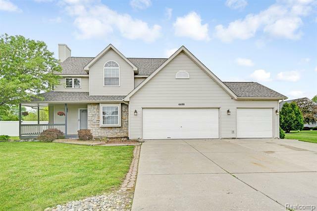 Property Photo:  4400 Maple Pointe Trail  MI 48439 