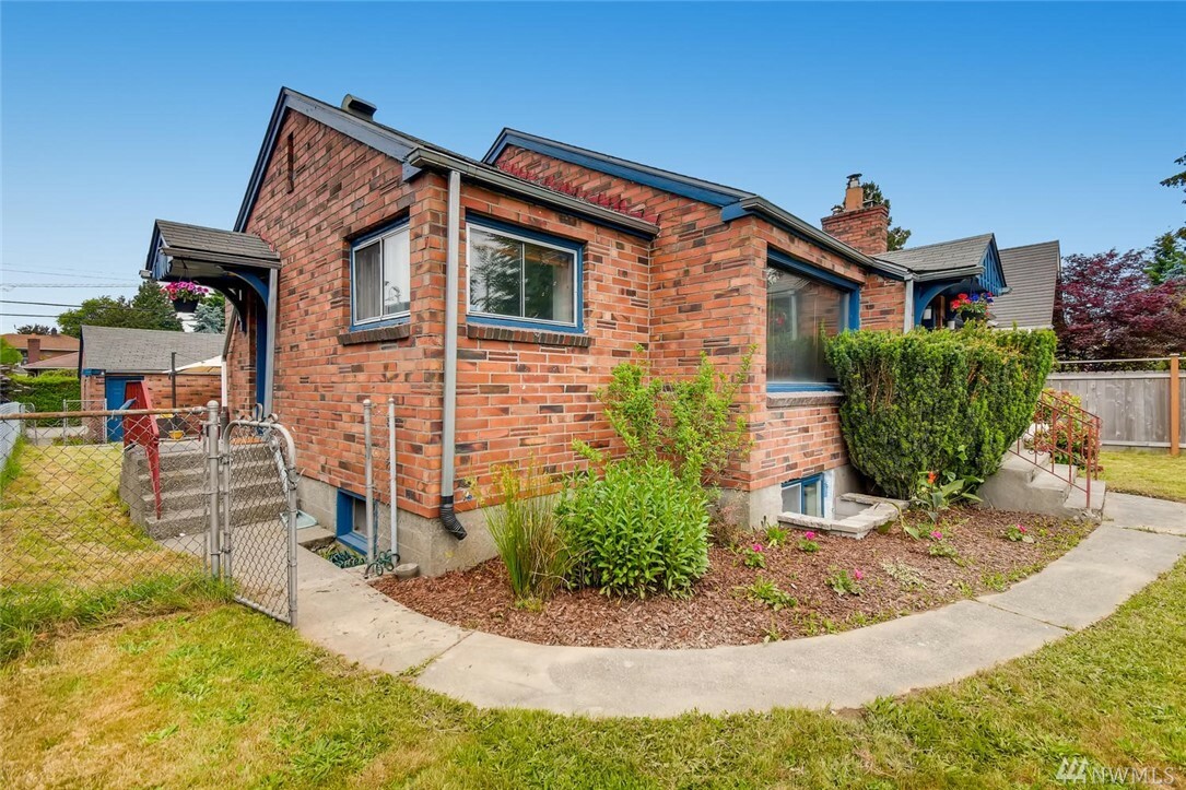 Property Photo: 4145 15th Ave S WA 98108