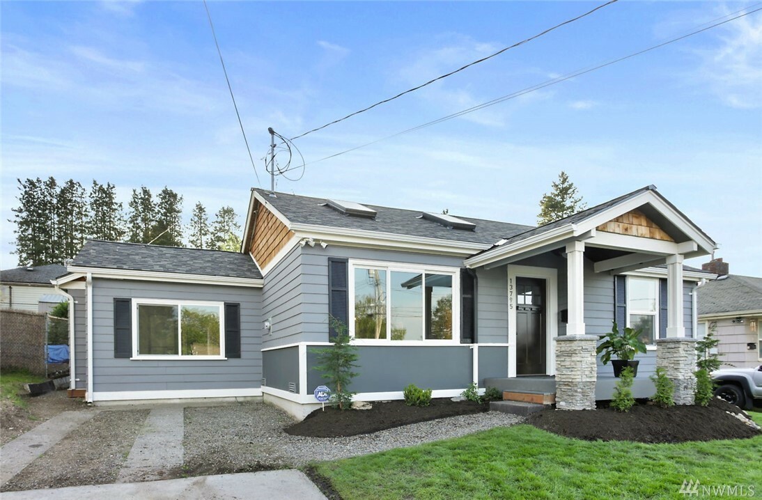 Property Photo: 13795 34th Ave S WA 98168
