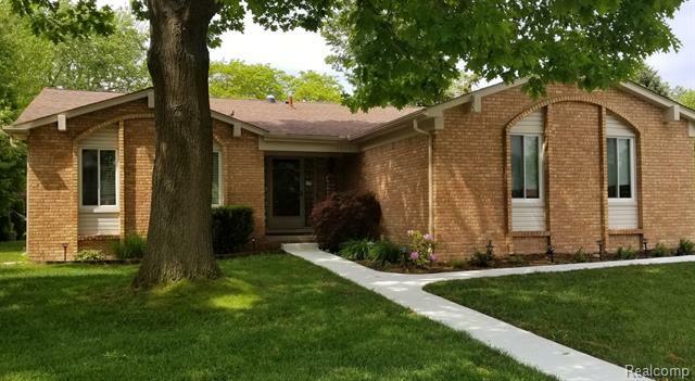 Property Photo:  2511 Coral Drive  MI 48085 