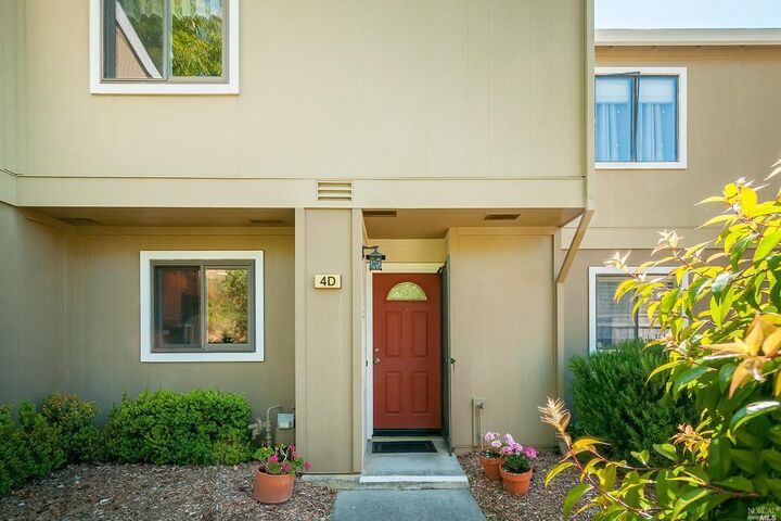 4 Park Crest Court D  Novato CA 94947 photo